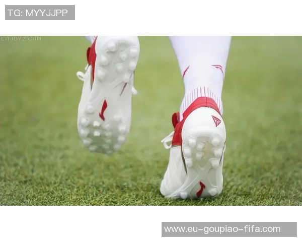 铁系列足球鞋的创新设计与性能提升探索之旅